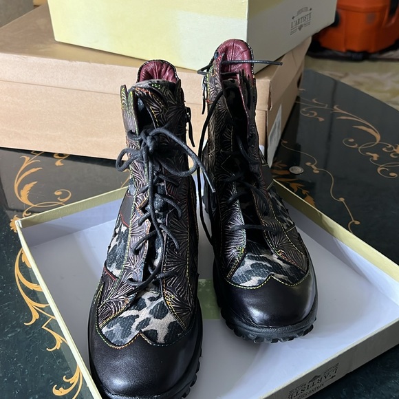 Stylish Black and Multicolor Women's Boots - Picture 3 of 6